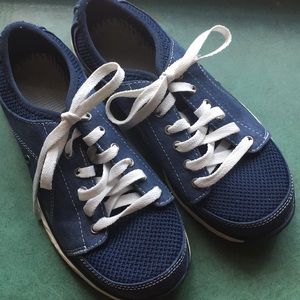 Dr. Scholl’s sneakers